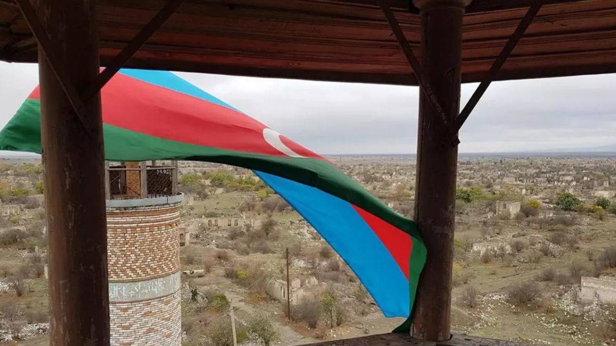 Azerbaycan'da oy verme işlemi başladı