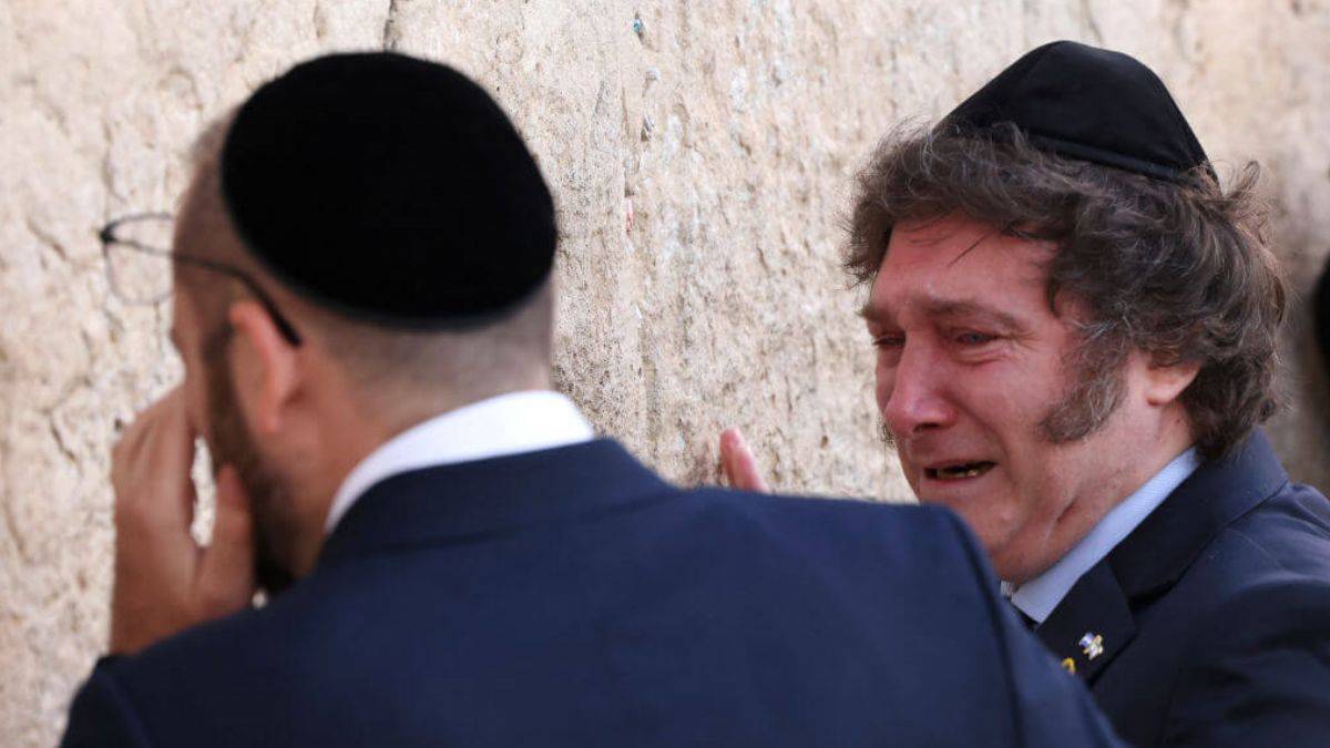 İsrail'e gidip ağladı, 'Yahudi olmak istiyorum' dedi