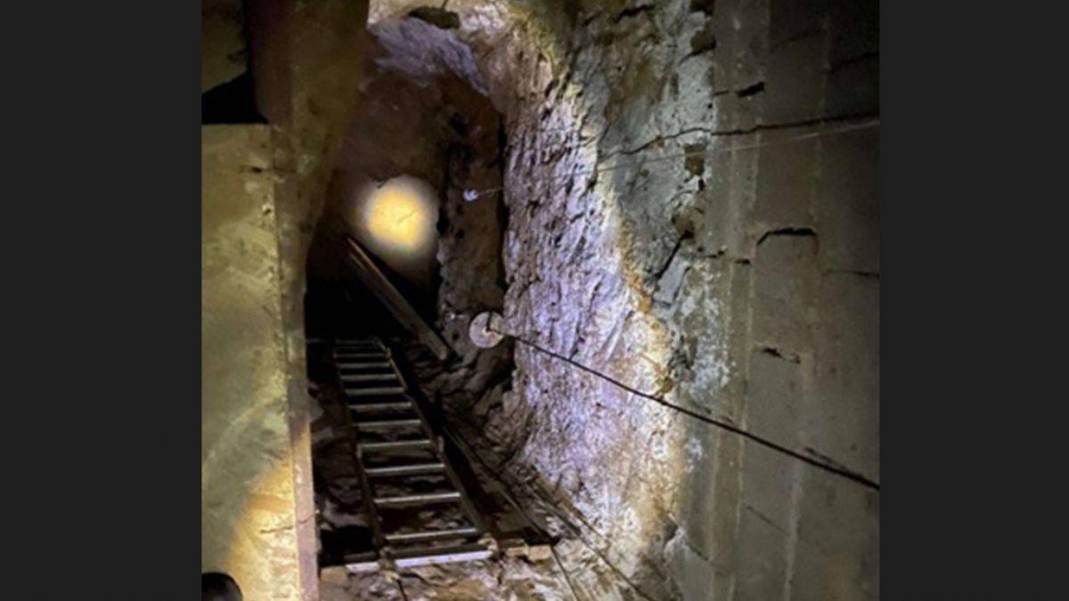 Evde 40 metre çukur kazıp asansör sistemi kurdular