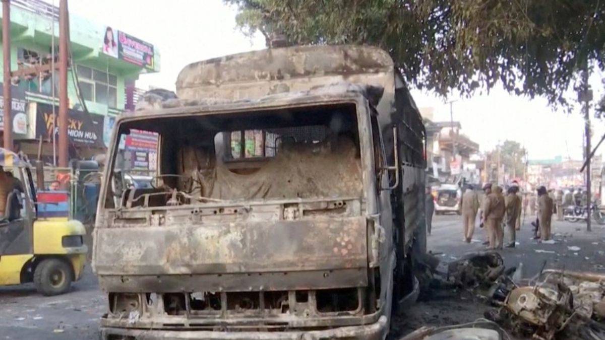 Hindistan'da cami yıkımını protesto; 5 kişi öldü