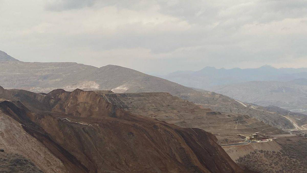 Erzincan'daki maden bölgesinde toprak kayması; 9 kişi kayıp