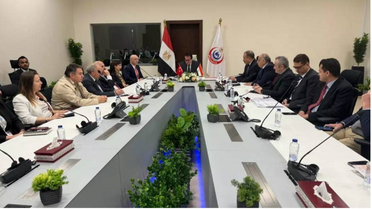 Mısır Sağlık Bakanı, Türk hekimleri kabul etti