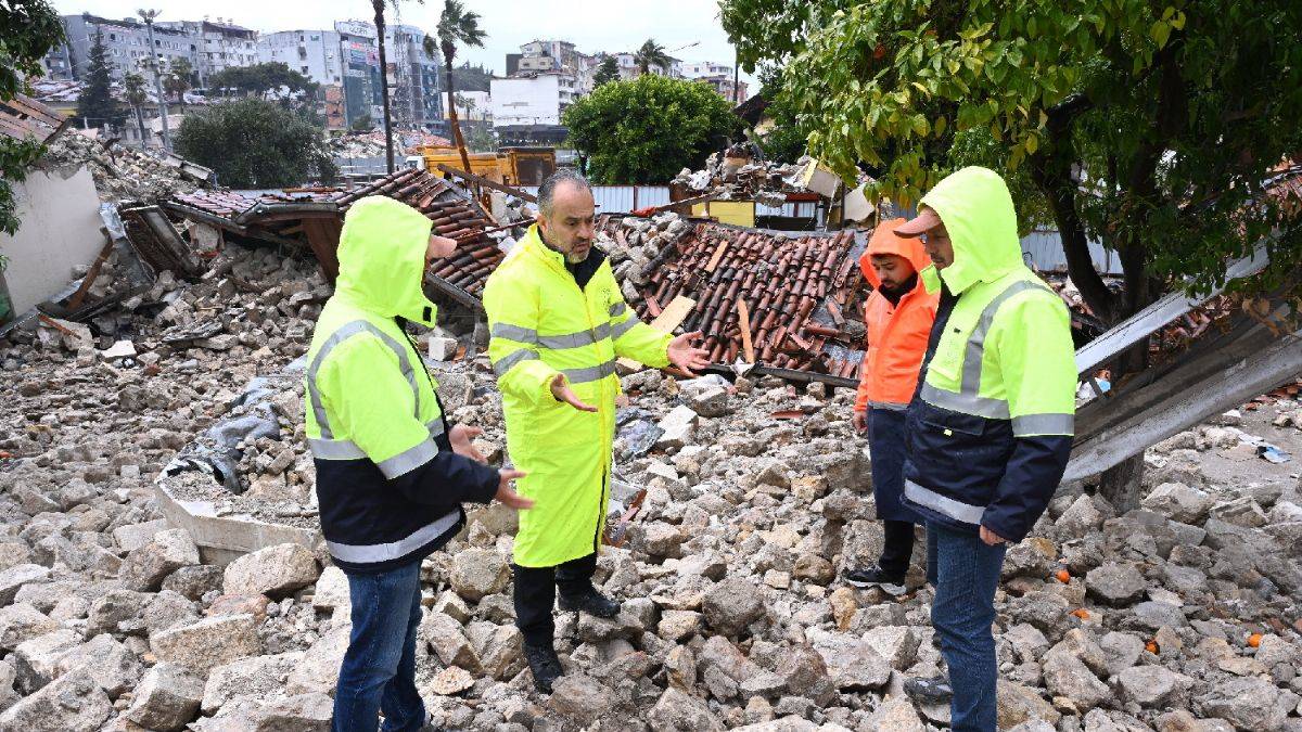 Antakya Ulu Cami’de enkaz kaldırıldı