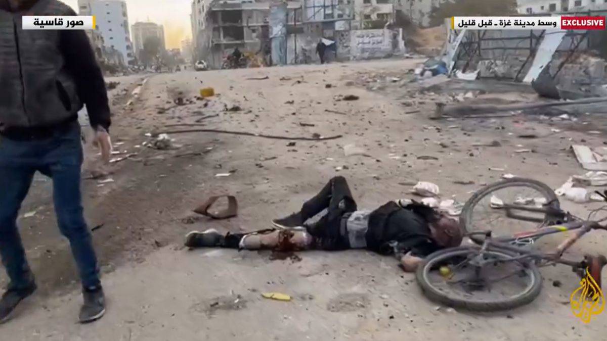 İsrail ordusu cadde ortasında Filistinlileri vurdu