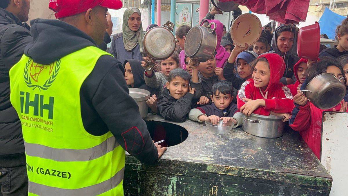İHH Gazze’ye yönelik yardımlarına ara vermeden devam ediyor