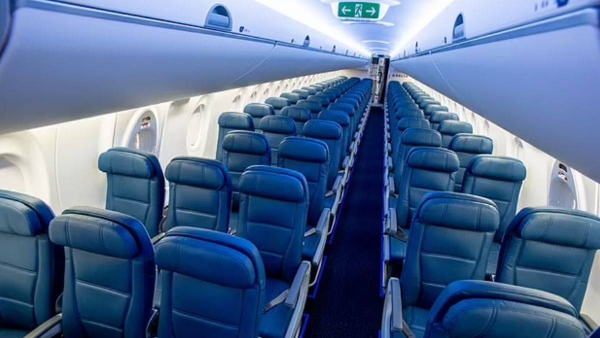 Yolcuların üzerine kurtçuk döküldü, uçak geri döndü