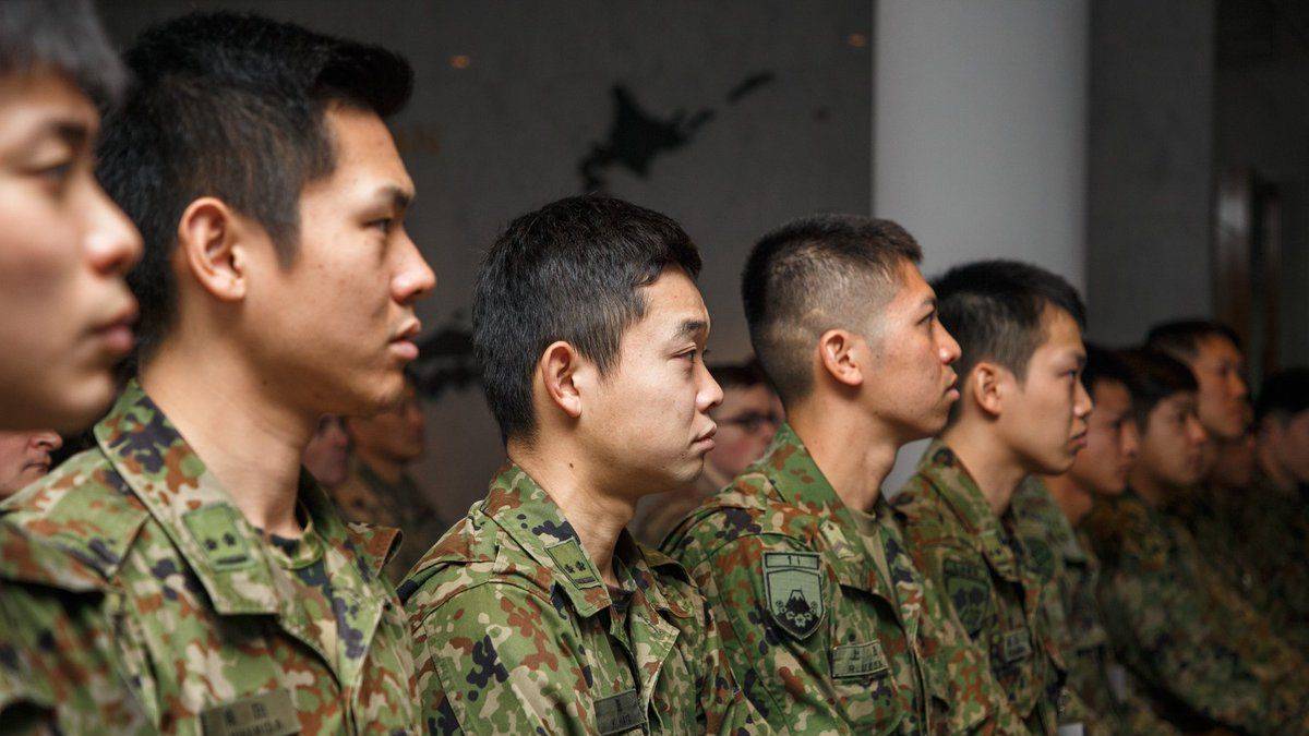 Japonya asker bulamıyor; kısa saç kuralı değişti