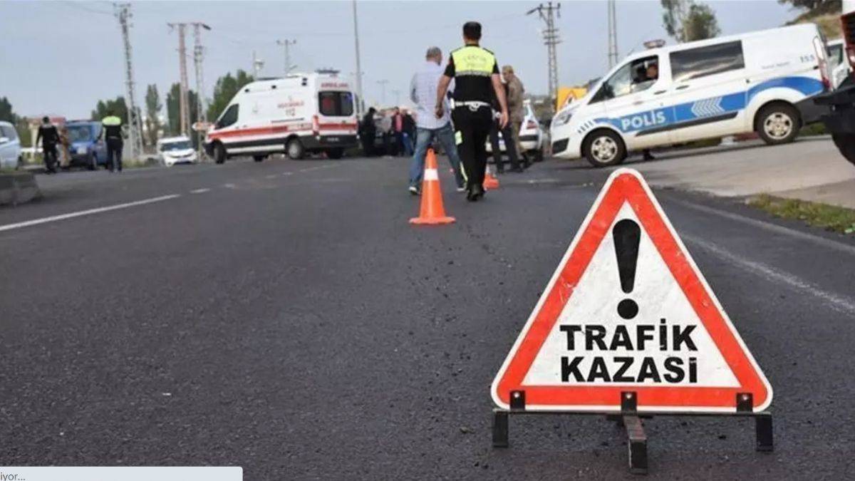 Adana'da midibüs devrildi! 15 işçi yaralandı