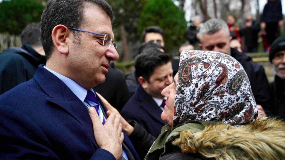 Belediye Başkan adayları ile birlikte Alevi vatandaşların Hızır Lokmasına ortak oldu