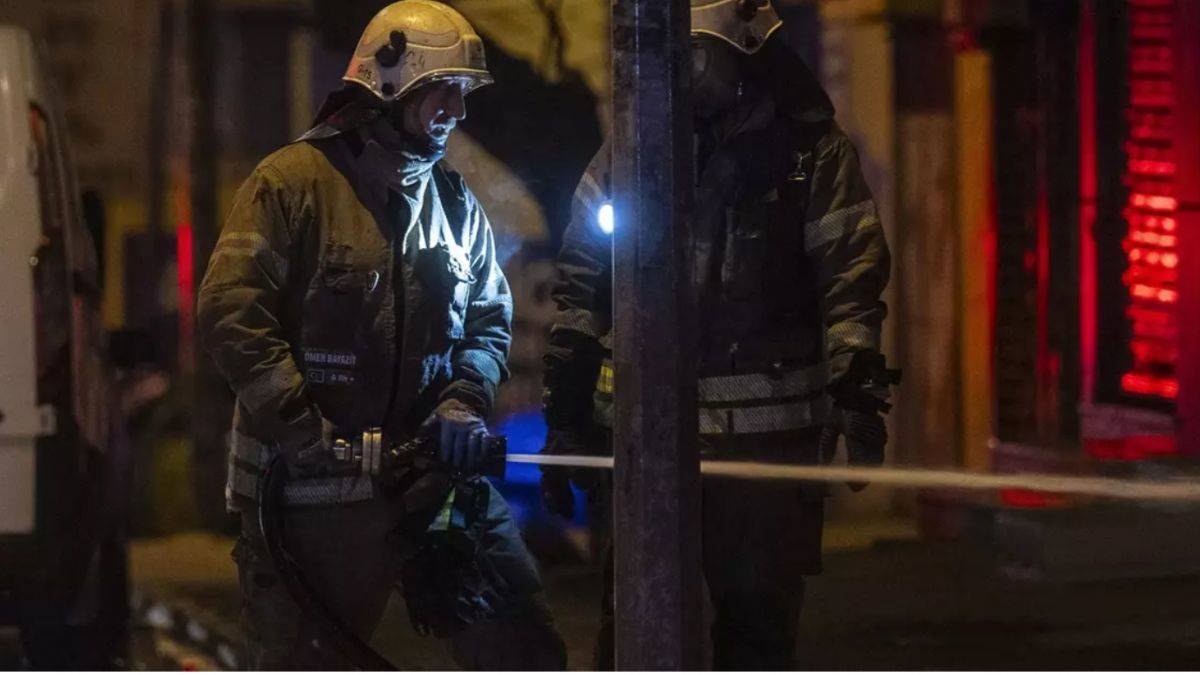 Gaziosmanpaşa'da iş yerinde yangın