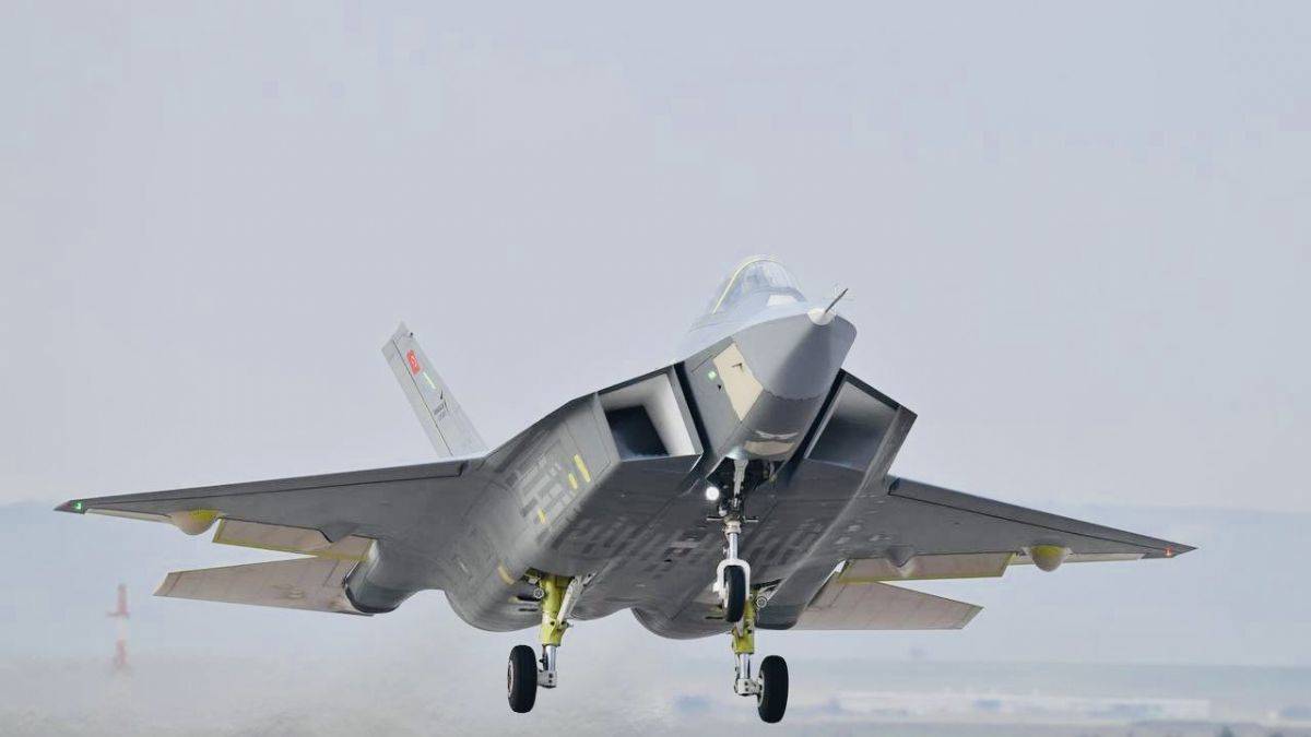 Yerli savaş uçağı KAAN'dan ilk uçuş