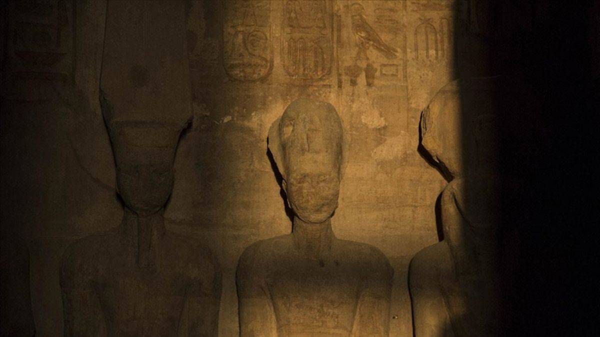 Yılda 2 kez oluyor; Firavun'a güneş vurdu