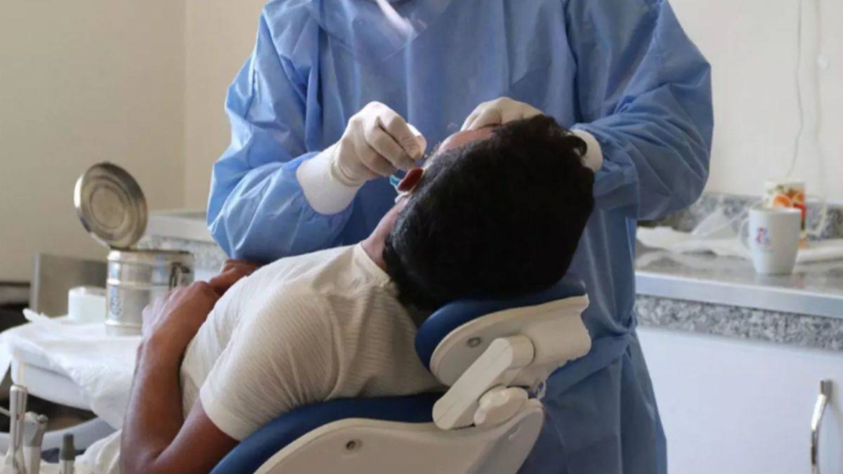 Adana'da diplomasız diş hekimliği yaptığı tespit edilen 2 kişi gözaltına alındı