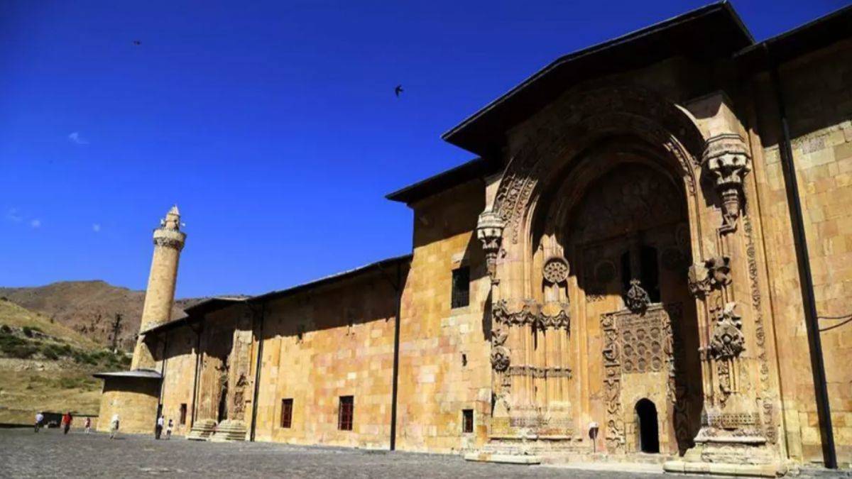 Divriği Ulu Camii ve Darüşşifası'nda tarihinin en büyük restorasyonu titizlikle yürütülüyor