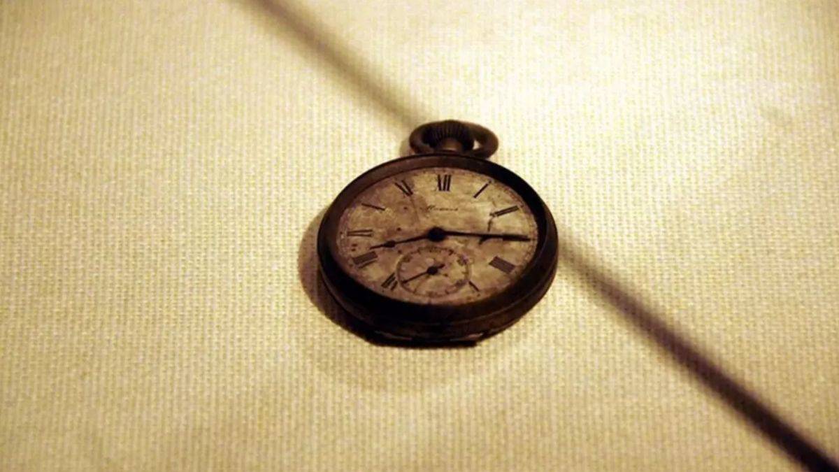 Hiroşima'da atom bombasının kalıntılarında bulunan kol saati satıldı