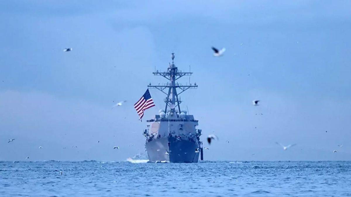 Husiler, Amerikan petrol tankerini ve savaş gemilerini hedef aldığını açıkladı