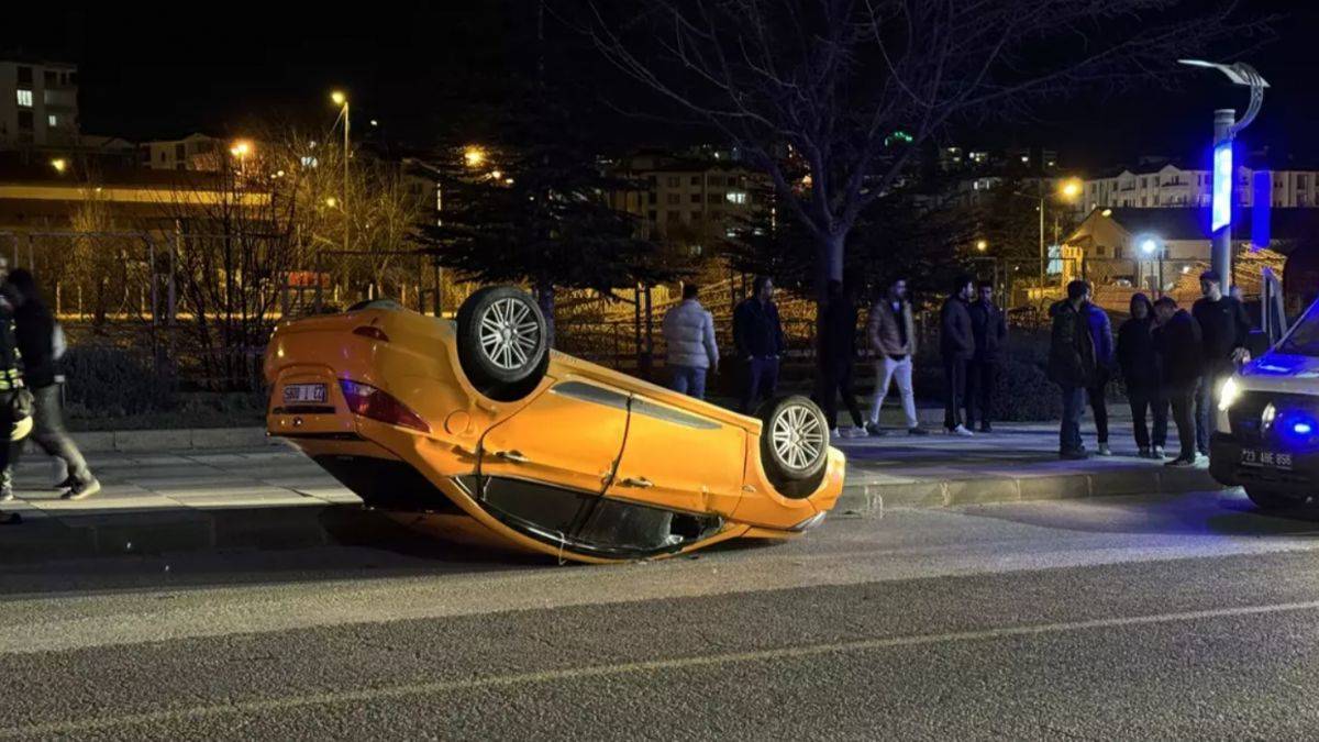 Zincirleme kaza! 4 araç birbirine girdi