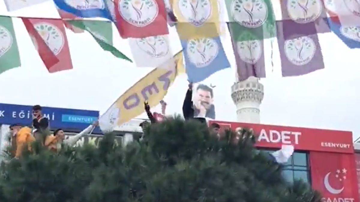 Esenyurt'ta PKK'lıların 'Apo' sloganlı gösterisi