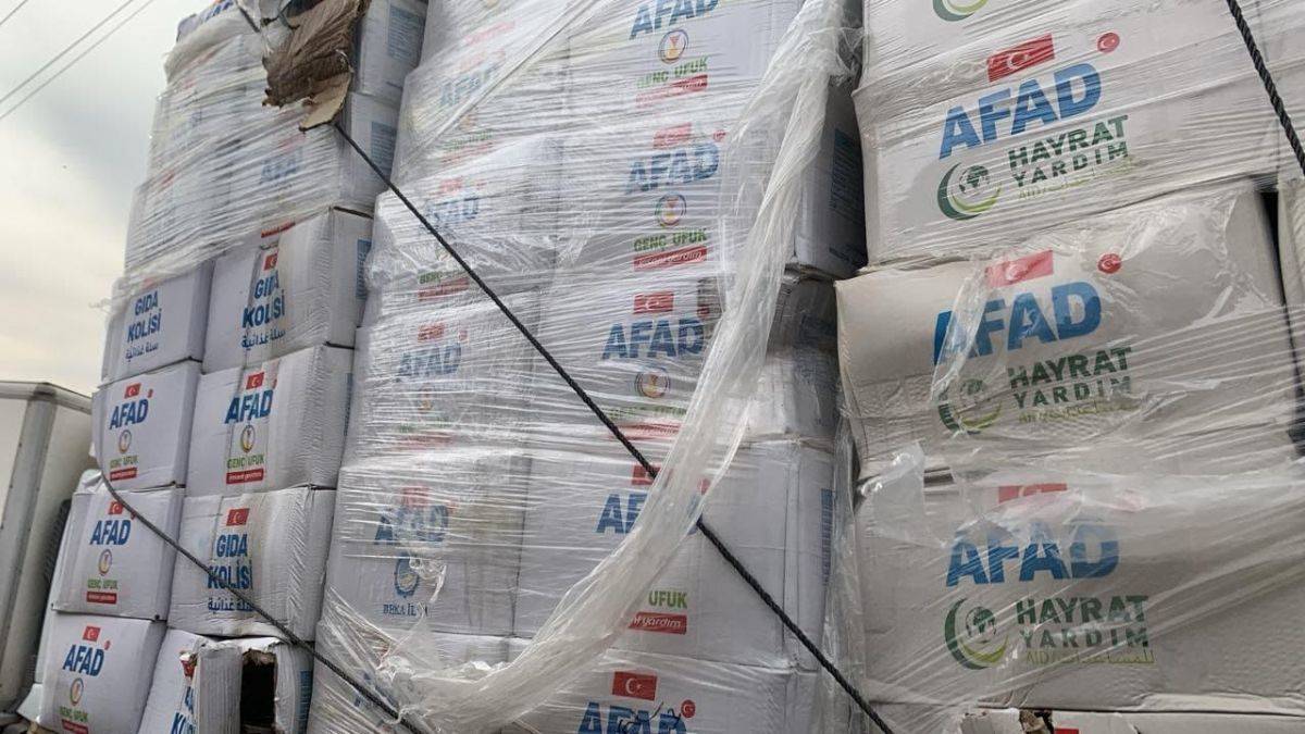 Hayrat İnsani Yardım Derneği  Gazzedeki sivillere yardım ediyor