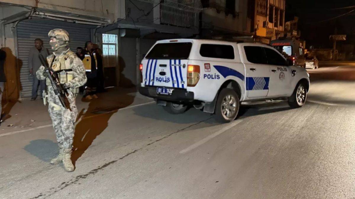 Adana'da polise silah ve bıçakla direnen kişi gözaltına alındı