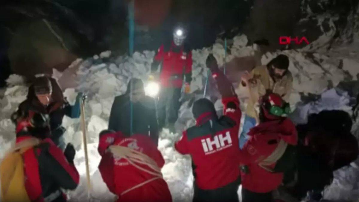 Bingöl'de çığ düştü! Bölgeye çok sayıda ekip sevk edildi