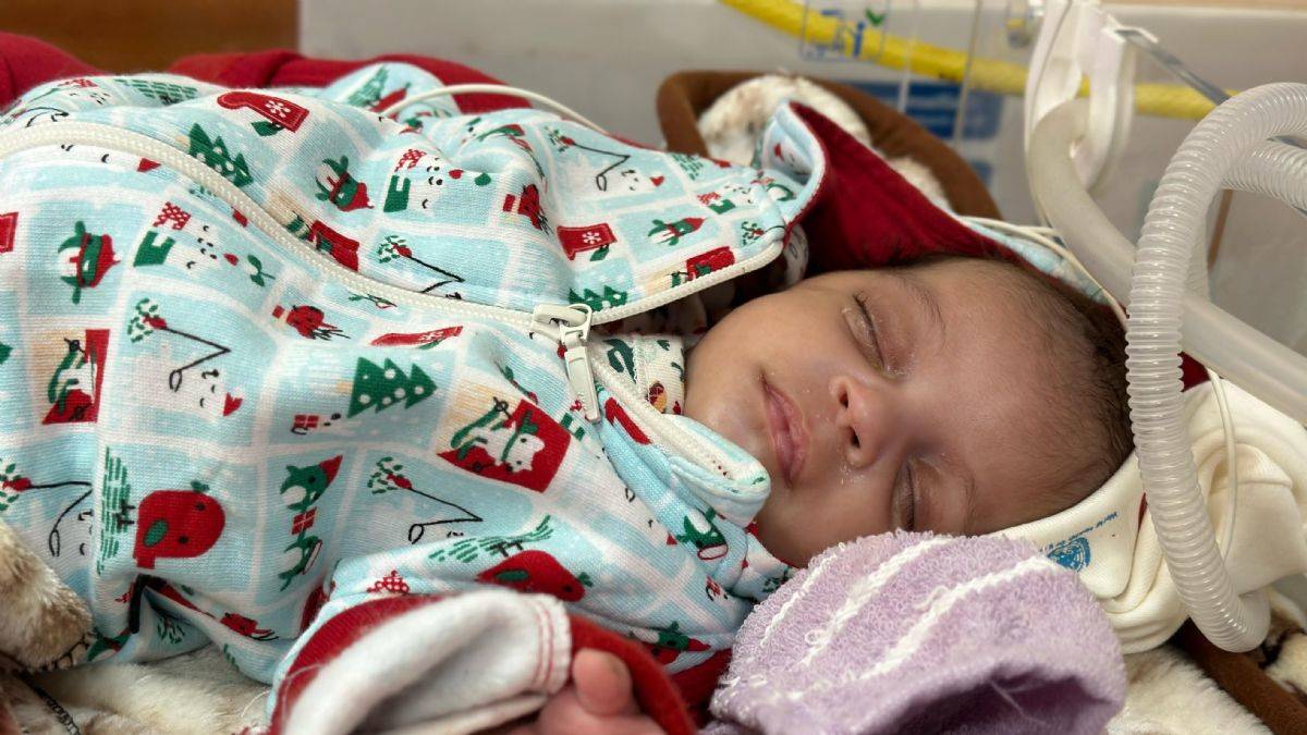 Gazze'de annelerin sütü kesildi, 13 çocuk açlıktan öldü