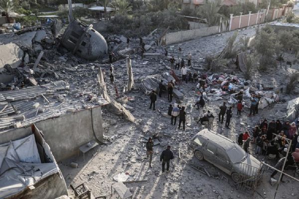 İsrail ordusu Gazze'nin Han Yunus kentine hava saldırılarını sürdürdü