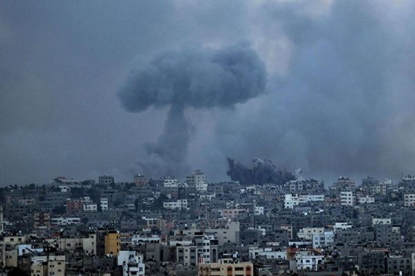 İşgalci İsrail, Refah'ta bir ailenin evini bomba yağdırdı