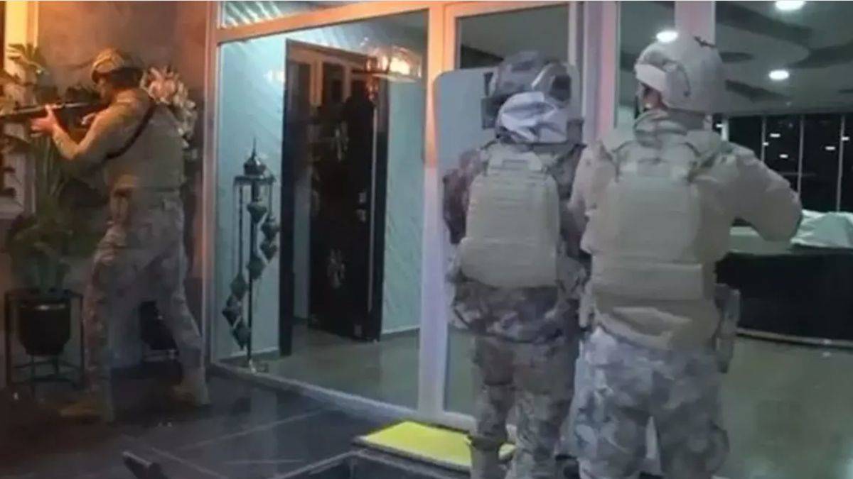 Adana merkezli ''Sibergöz-23'' operasyonlarında yakalanan 74 zanlı tutuklandı