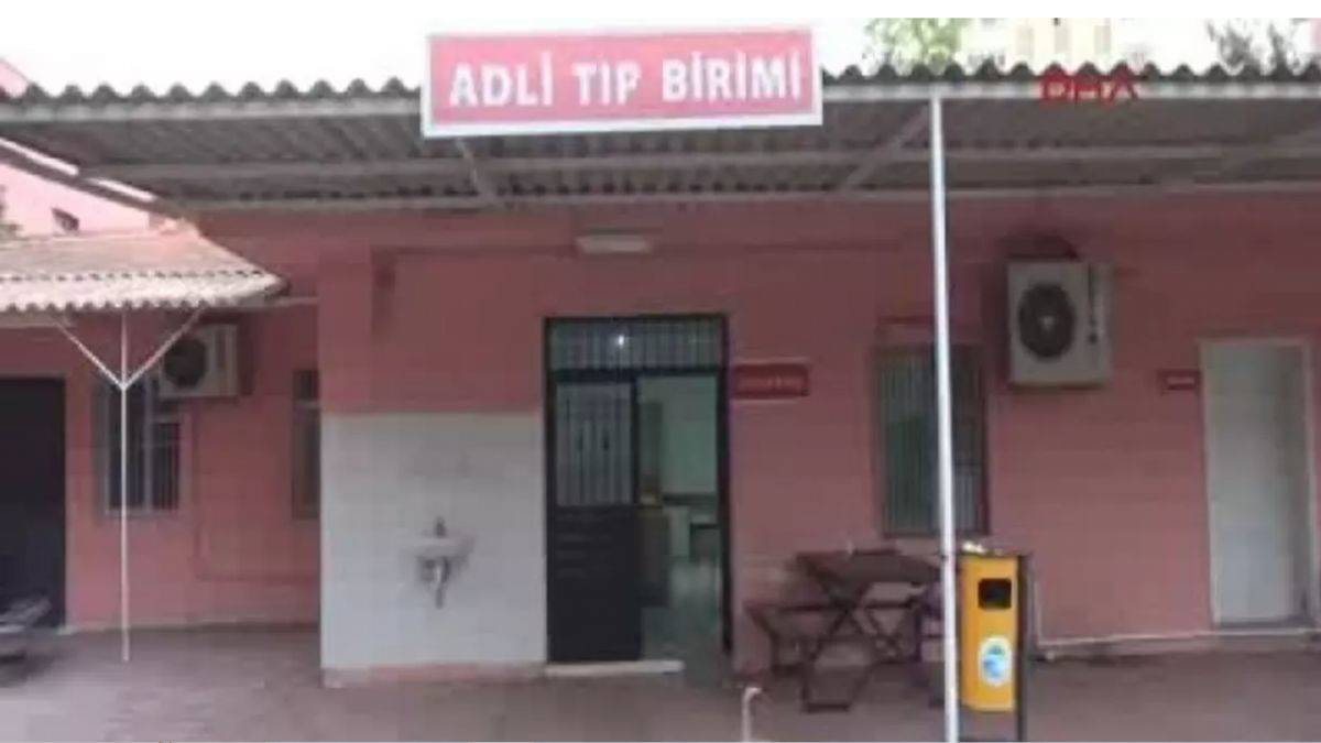 Yol kenarında istiflenmiş latalara çarpan motosikletli hayatını kaybetti