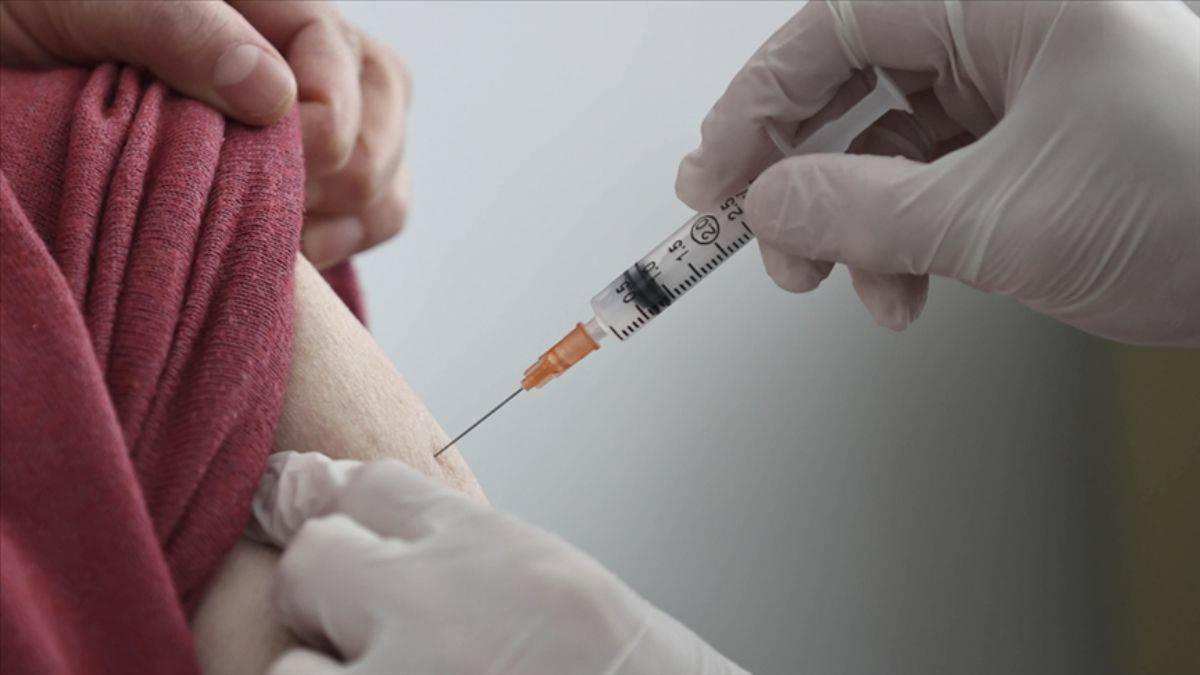 Doktorları dinlemedi, 217 kez Covid aşısı oldu