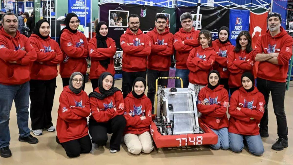 Türkiye'den katılan ve tamamı kız öğrencilerden oluşan Tehctolia Robotics ekibi,  hünerlerini sergildi