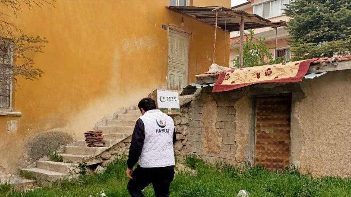 Hayrat Yardım yardımlarına devam ediyor