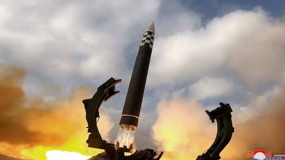 Japonya ve Güney Kore, Kuzey Kore'nin balistik füze fırlattığını duyurdu