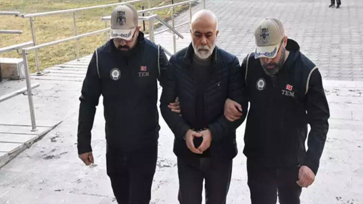 FETÖ'cü eski Vali Pek yakalandı