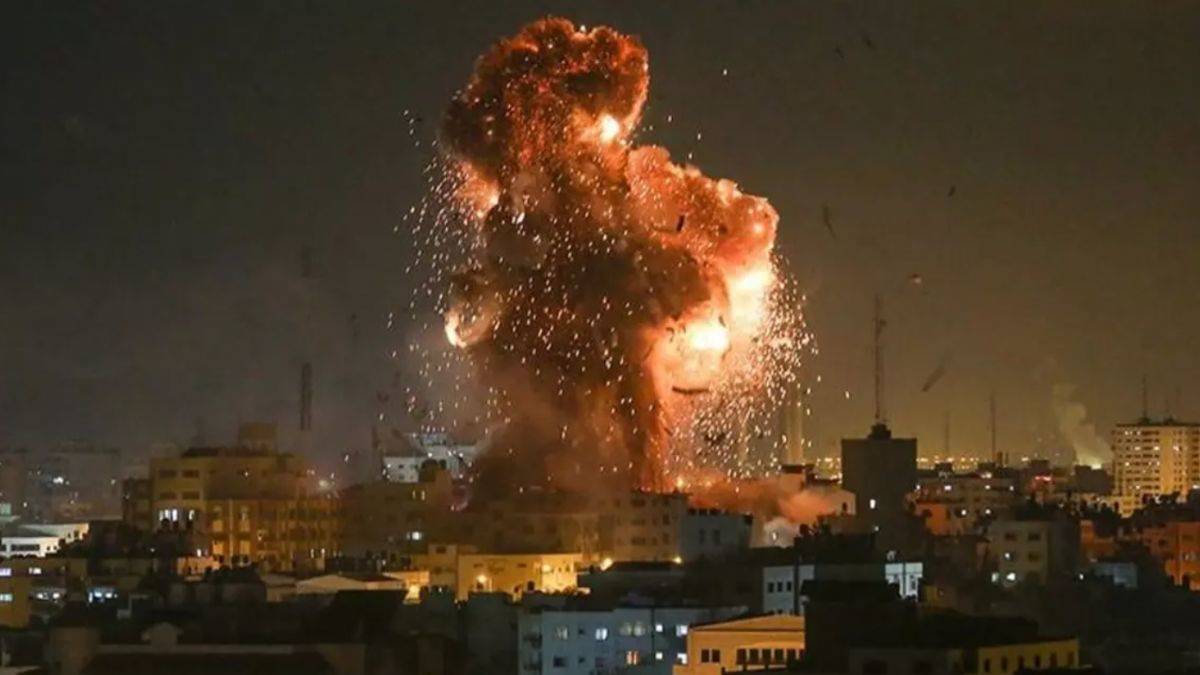 İşgalci İsrail Gazze'de bir evi hedef aldı: Çok sayıda Filistinli yaşamını yitirdi