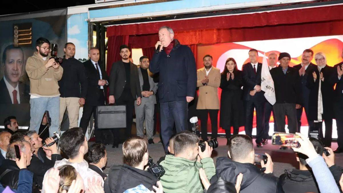 Hulusi Akar'dan 85 milyona ''kardeşlik'' vurgusu: Fitneye fırsat vermeyeceğiz