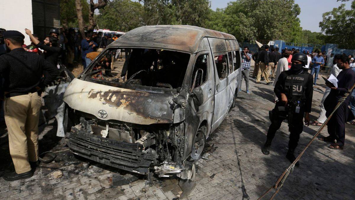 Pakistan'da bombalı saldırı; 5'i Çinli 6 kişi öldü