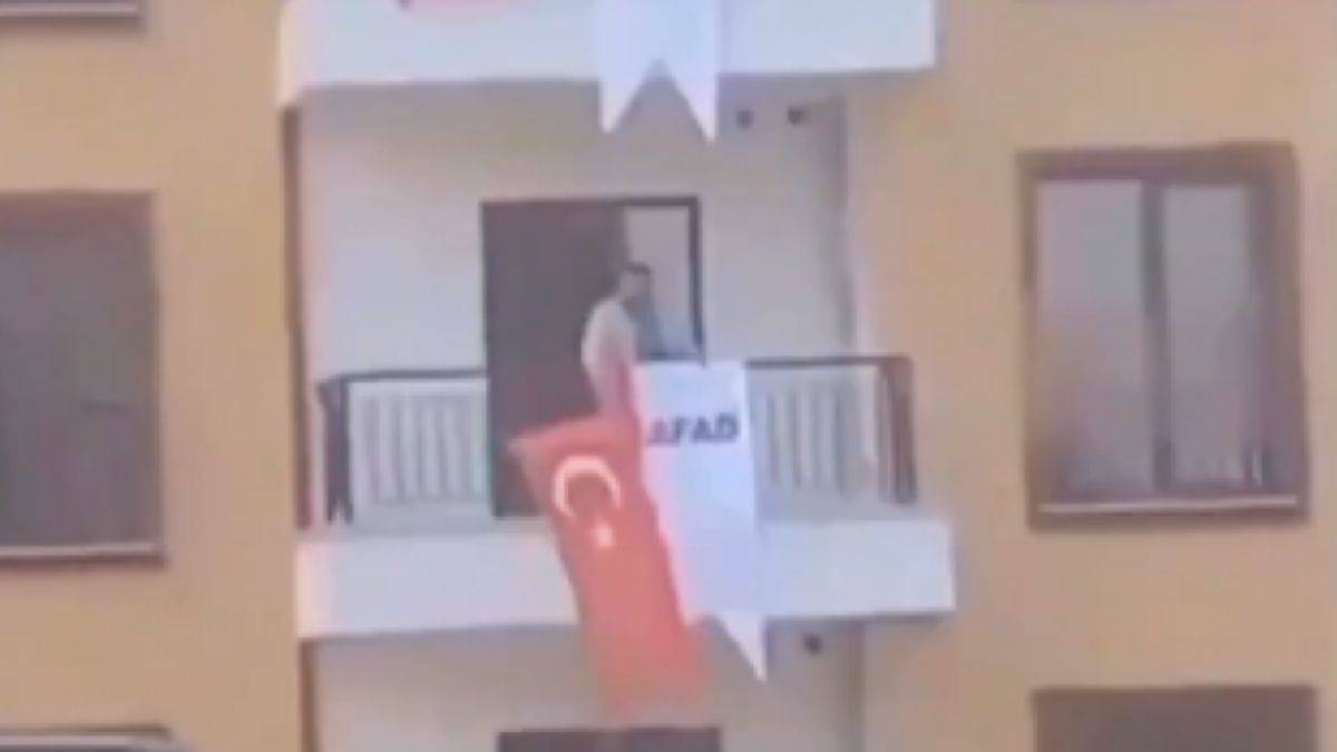 Adıyaman'da Türk bayrağına saldırı