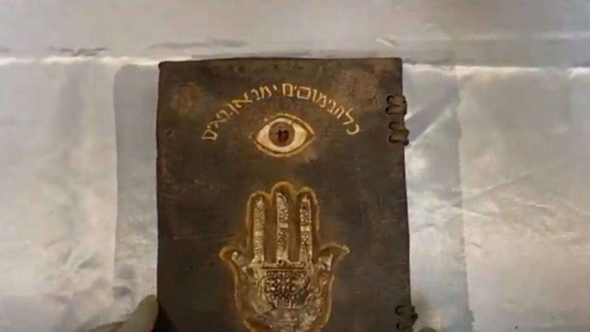 Ağrı'da bulunan İbranice kitaptaki el ve göz sembolü ne anlama geliyor?