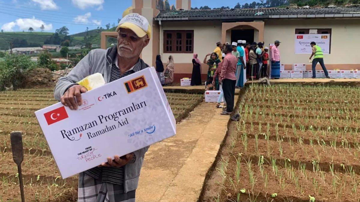 TİKA, Sri Lanka'nın çeşitli bölgelerine gıda yardımı yaptı