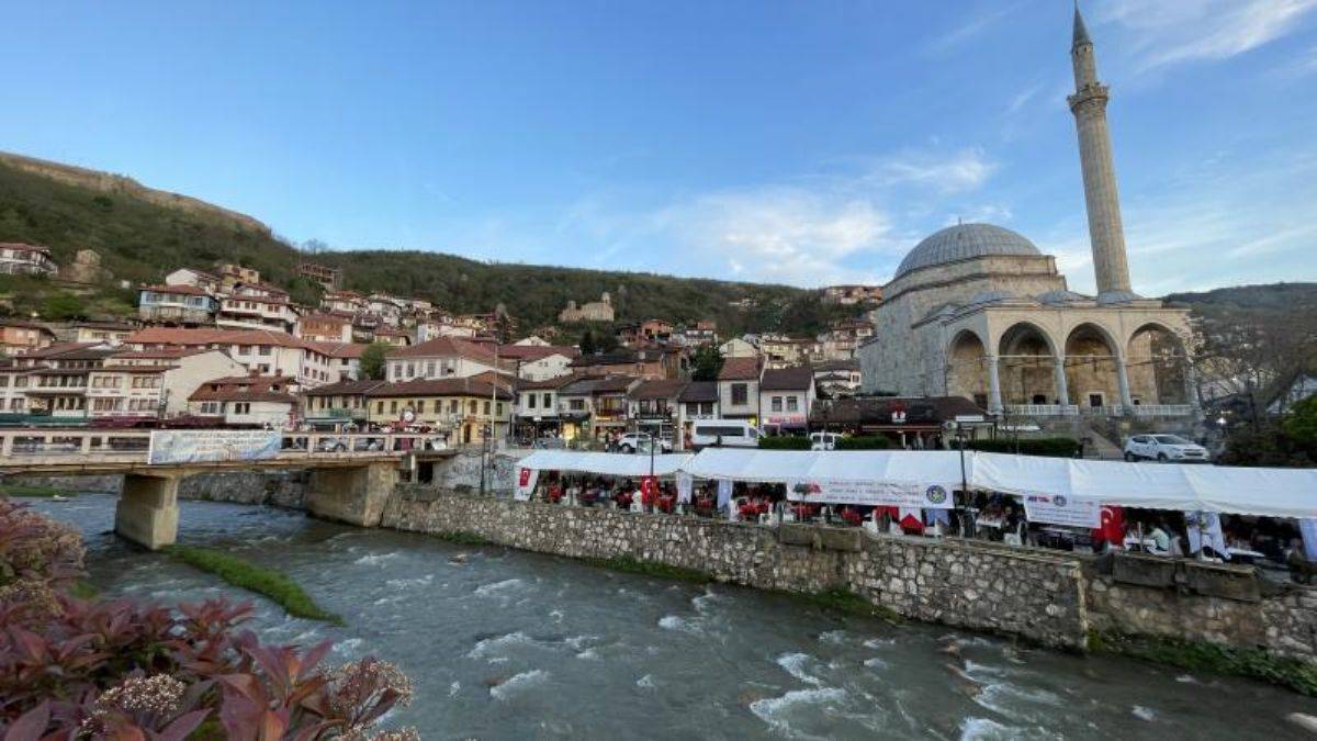 Mehmetçik, Kosova'da Kadir Gecesi dolayısıyla iftar verdi