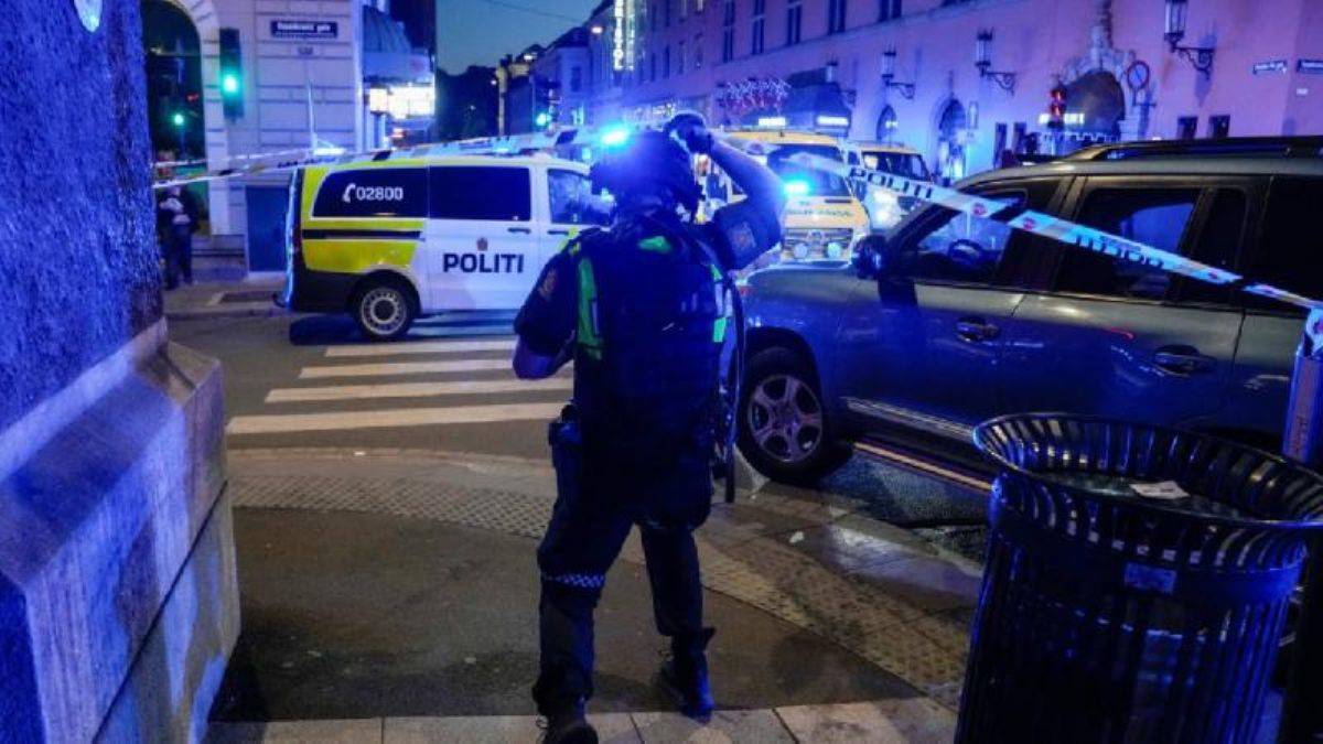 Norveç polisi camilere yönelik tehditlerin artması sonucu silahlandı