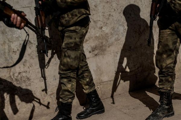 Esed rejimine bağlı ''Şebbiha'' milislerinden iki grup çatıştı! 17 kişi öldü