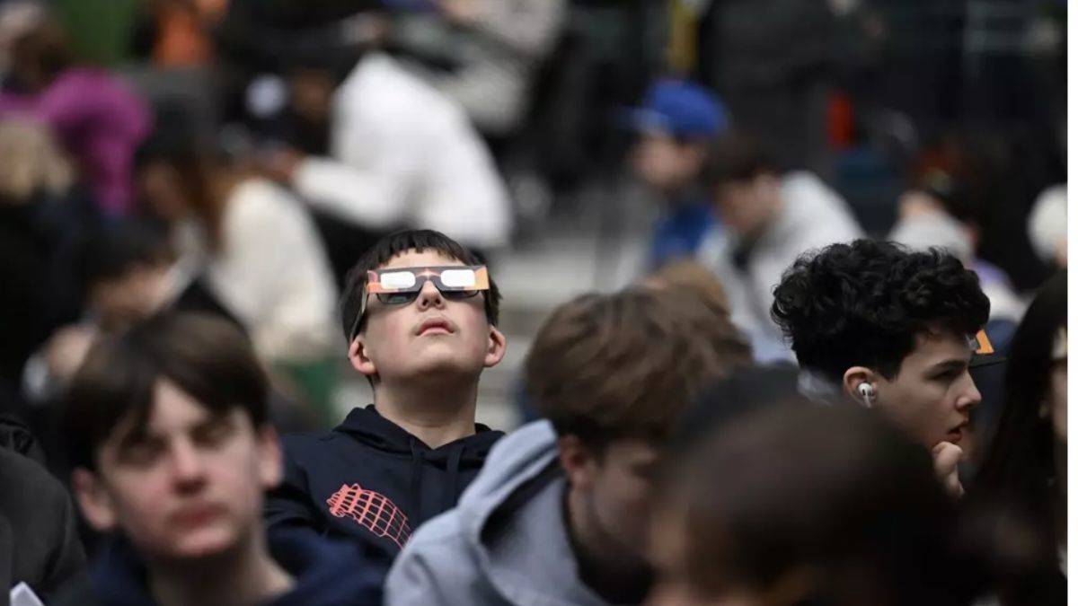 Güneş tutulması ABD'deki milyonlarca kişi tarafından gözlemledi