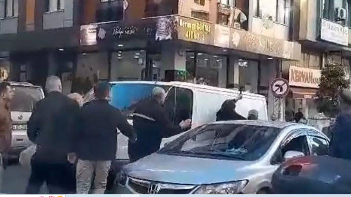 Güngören'de yol verme tartışması baltalı kavgaya dönüştü