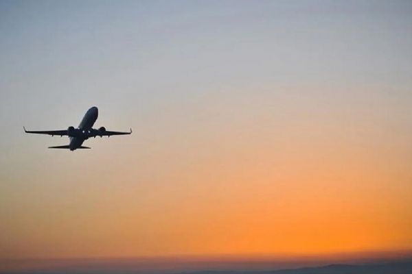 İran'a uçuşları durdurma kararını 13 Nisan'a kadar uzattılar