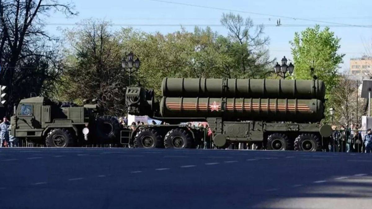 ABD ve Fransa ile askeri işbirliğini fesheden ülkeye Rusya hava savunma sistemi gönderdi