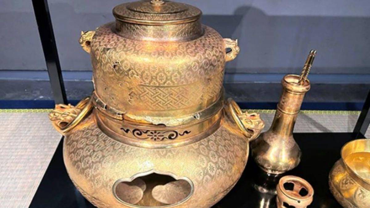 Saf altın çay kasesi çalındı