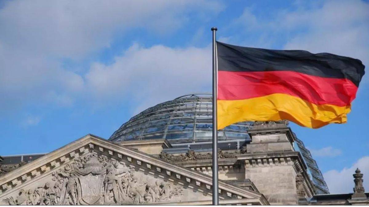 Almanya'dan İran'daki vatandaşlarına çağrı: Ülkeyi terk edin